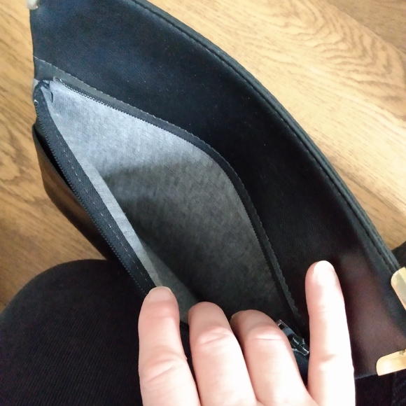 3/$15 Black clutch bag - Picture 4 of 9